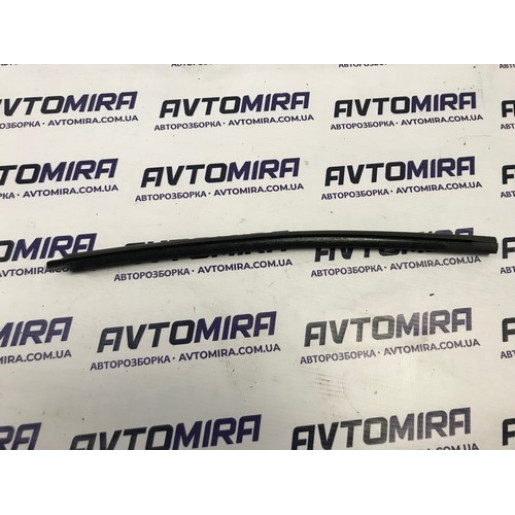 Уплотнитель стекла двери задней правой Opel Corsa D HB 5дв. 2006-2014 13188987